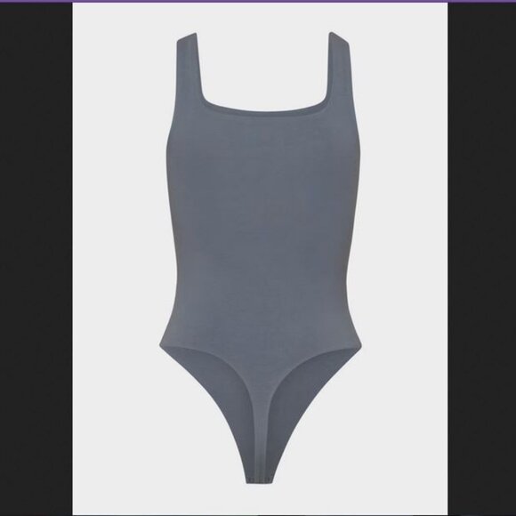 🥬NWOT Aritzia Babaton Contour Second-skin Squareneck Sleeveless Bodysuit Grey - Picture 2 of 16